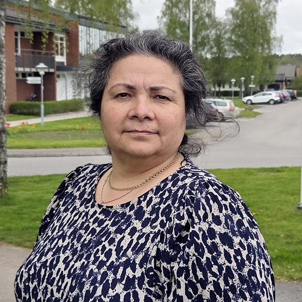 Grafik där en person håller armen om en annan. 