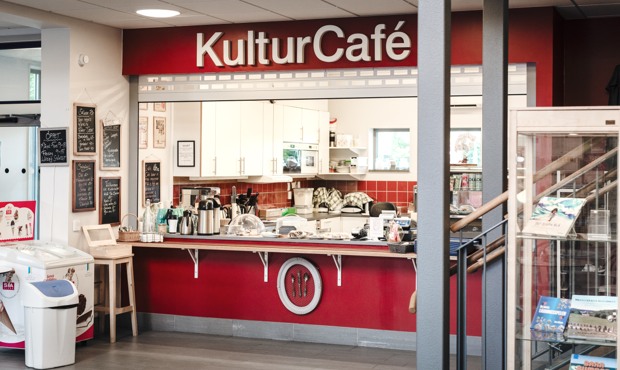 Foto på kulturcaféets disk.