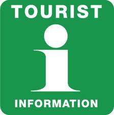 grön skylt med texten TOURIST INFORMATION i vita bokstäver