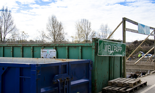 Container för wellpapp på Återvinningscentralen i Forshall