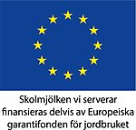 EU:s logga med texten "Skolmjölken som serveras här finansieras delvis av Europeiska garantifonden för jordbruk".